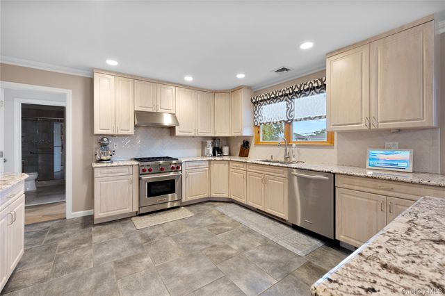 24 South Plaza, Amity Harbor, NY 11701