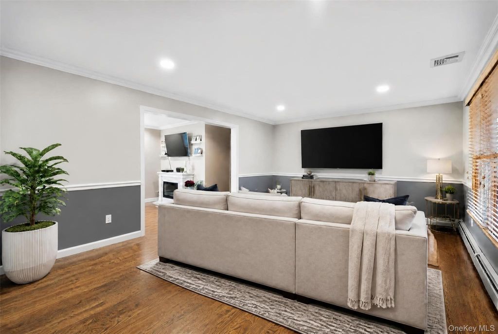 24 South Plaza, Amity Harbor, NY 11701 — photo 4