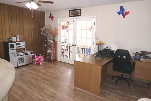2126 CHURCH RD, Seguin, TX 78155