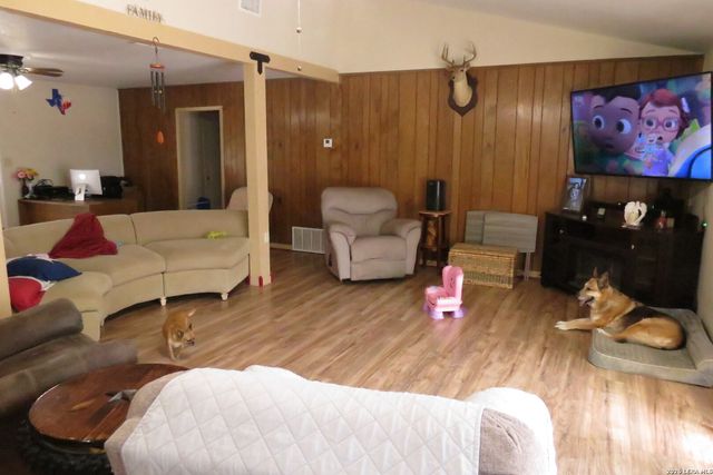 2126 CHURCH RD, Seguin, TX 78155