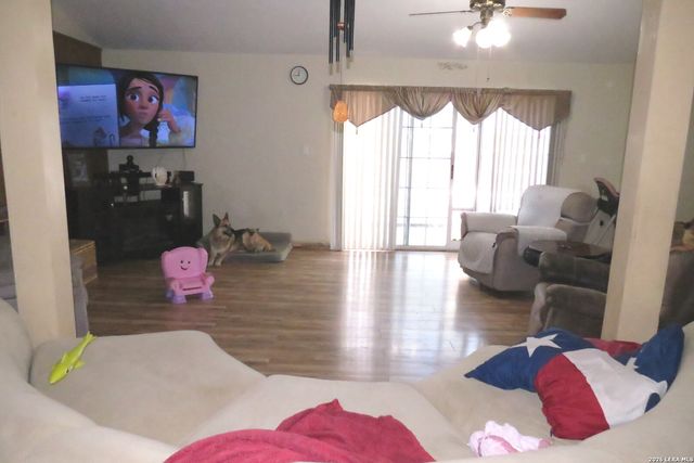 2126 CHURCH RD, Seguin, TX 78155
