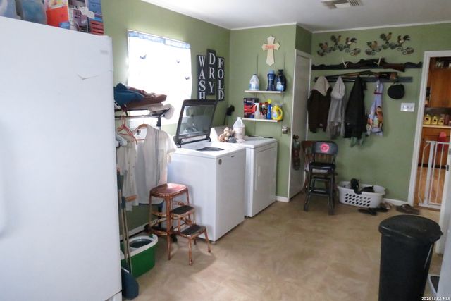 2126 CHURCH RD, Seguin, TX 78155