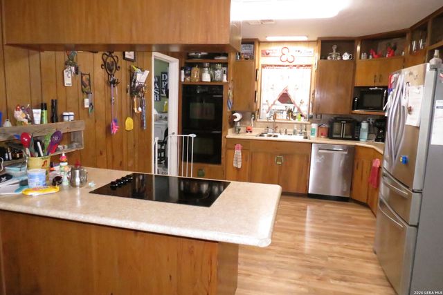 2126 CHURCH RD, Seguin, TX 78155