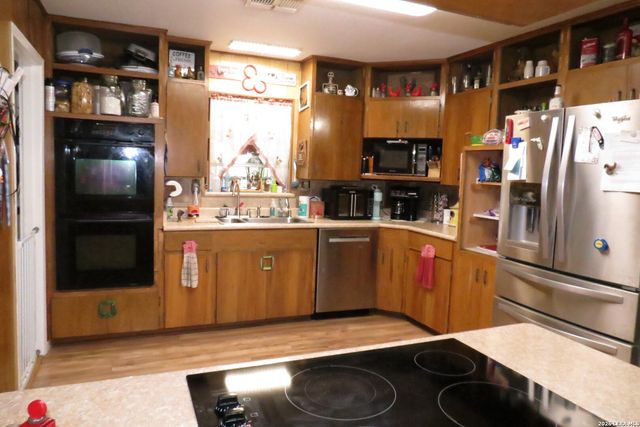 2126 CHURCH RD, Seguin, TX 78155