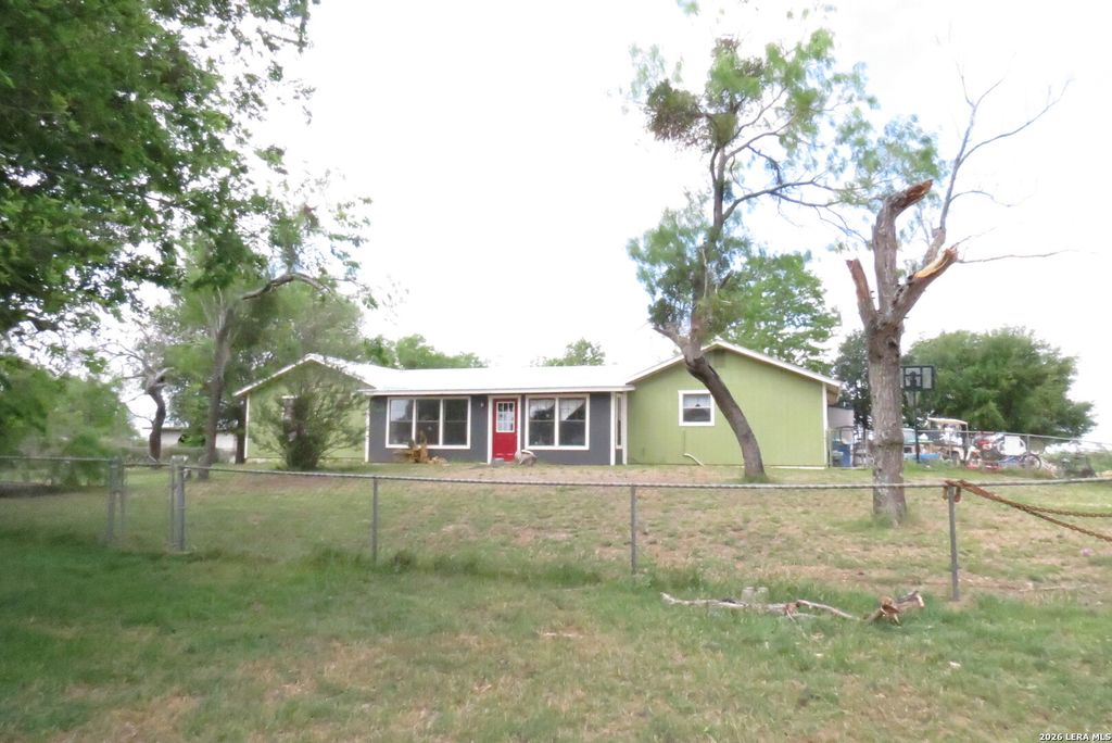 2126 CHURCH RD, Seguin, TX 78155