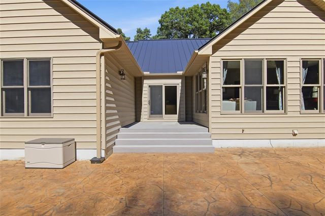W245 Woodridge Drive, Eau Claire, WI 54701