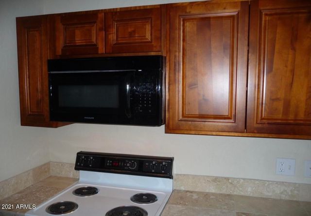 7110 N 68 Avenue 2, Glendale, AZ 85303