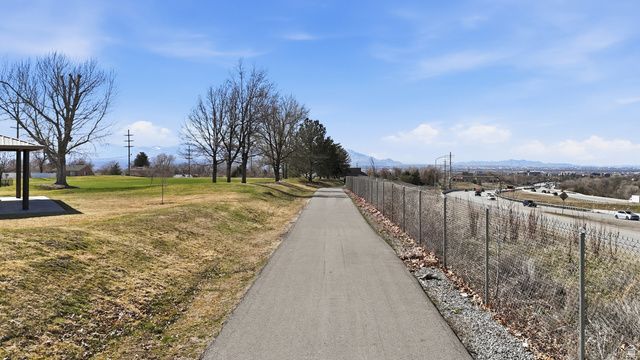 2856 S LAKEVIEW DR, Millcreek, UT 84109