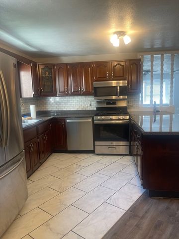 519 Crescent St, Brockton, MA 02302