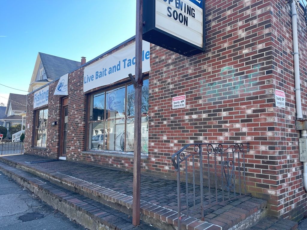 519 Crescent St, Brockton, MA 02302