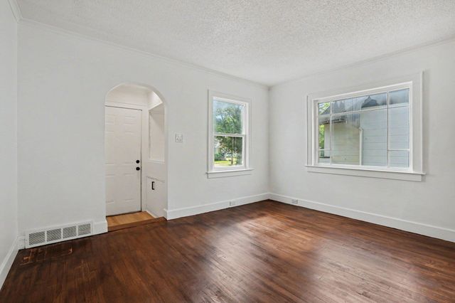 2211 N Charles Street, Saginaw, MI 48602