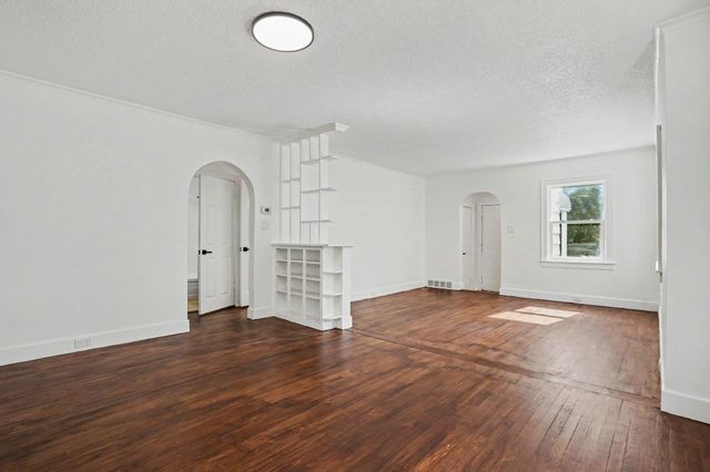 2211 N Charles Street, Saginaw, MI 48602