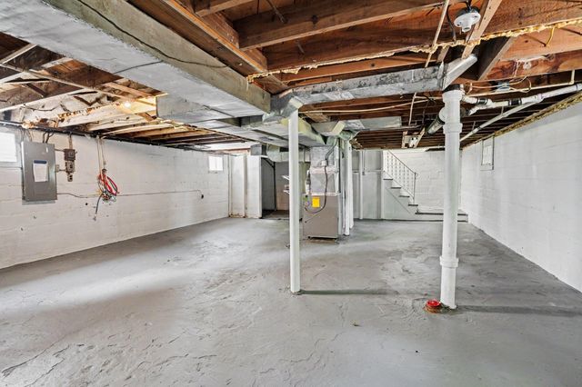 2211 N Charles Street, Saginaw, MI 48602