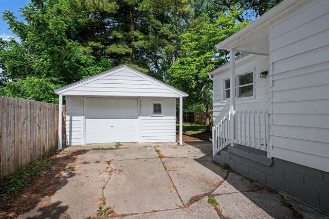 2211 N Charles Street, Saginaw, MI 48602