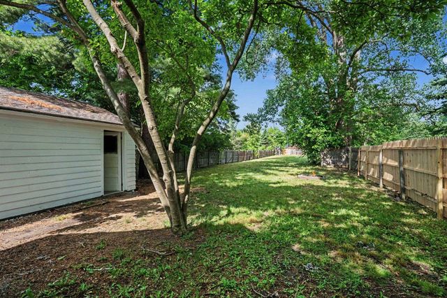2211 N Charles Street, Saginaw, MI 48602