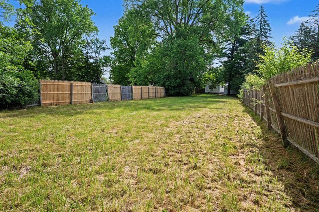2211 N Charles Street, Saginaw, MI 48602