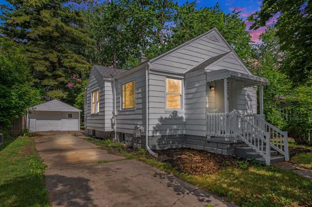 2211 N Charles Street, Saginaw, MI 48602