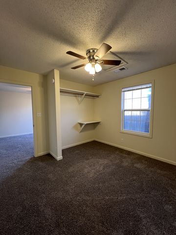 132 Ballygar St Apt J, Clarksville, TN 37043