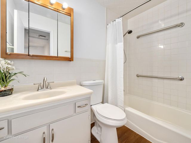 285 E 1st Street, Elmhurst, IL 60126