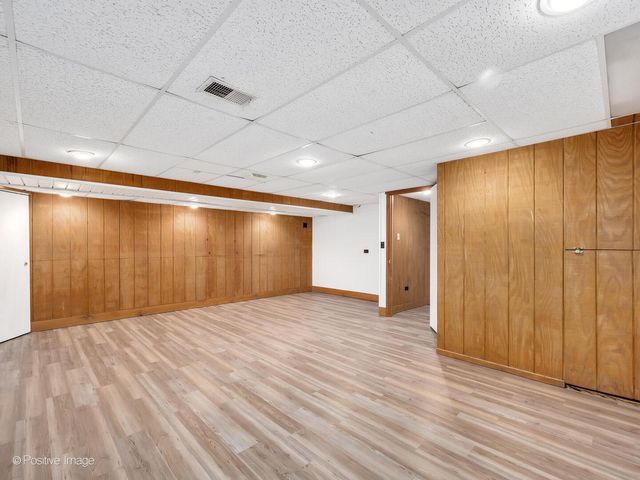 285 E 1st Street, Elmhurst, IL 60126