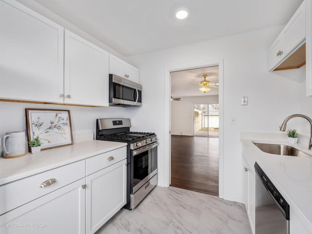 285 E 1st Street, Elmhurst, IL 60126