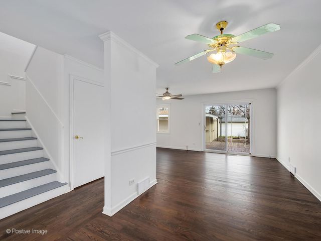 285 E 1st Street, Elmhurst, IL 60126