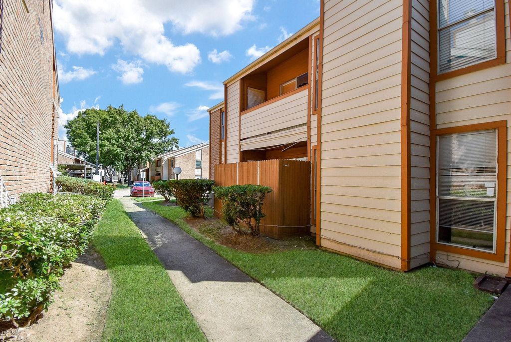 10202 Forum Park Drive 15, Houston, TX 77036