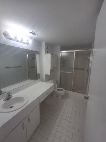 2236 N CYPRESS BEND Drive 106, Pompano Beach, FL 33069