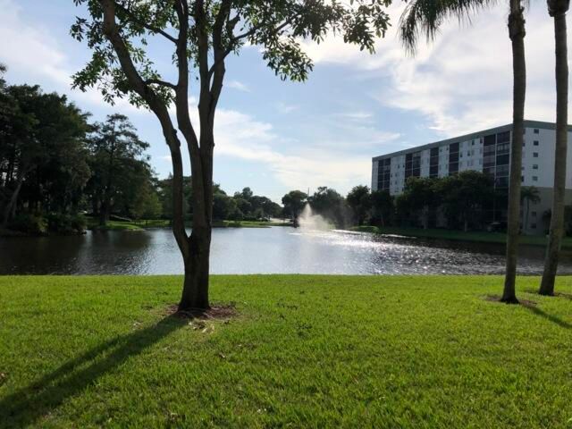 2236 N CYPRESS BEND Drive 106, Pompano Beach, FL 33069
