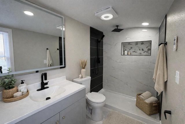 8057 W Herbert AVENUE, Milwaukee, WI 53218
