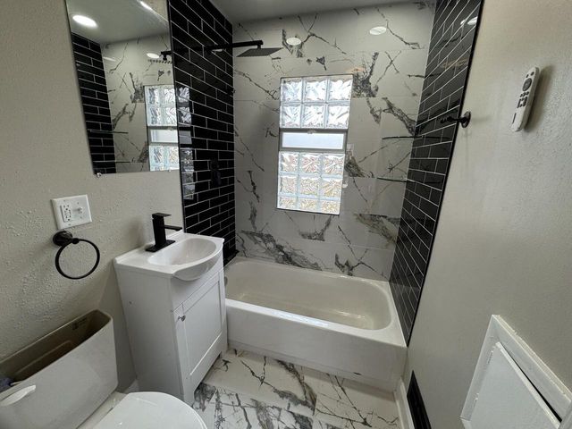 8057 W Herbert AVENUE, Milwaukee, WI 53218