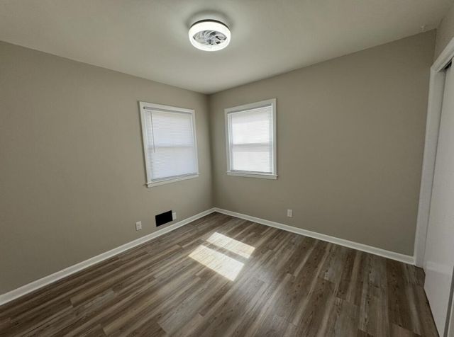 8057 W Herbert AVENUE, Milwaukee, WI 53218