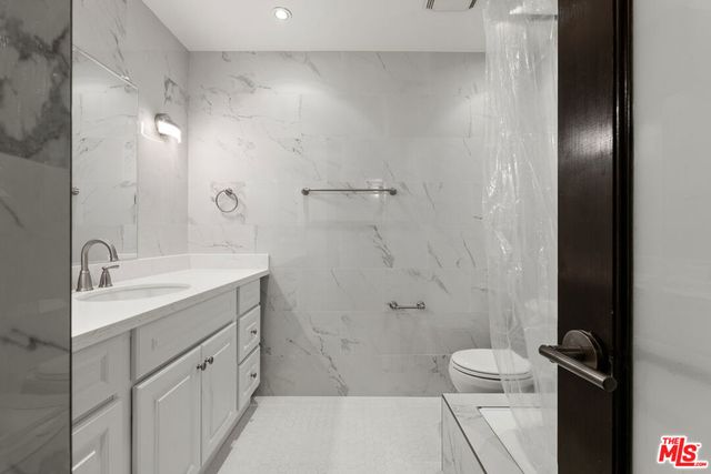 1121 N Olive Drive 209, West Hollywood, CA 90069