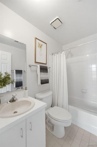 5845 Nina Place 2W, St Louis, MO 63112