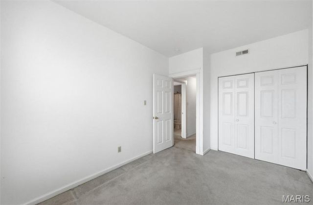 5845 Nina Place 2W, St Louis, MO 63112