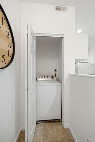 5845 Nina Place 2W, St Louis, MO 63112