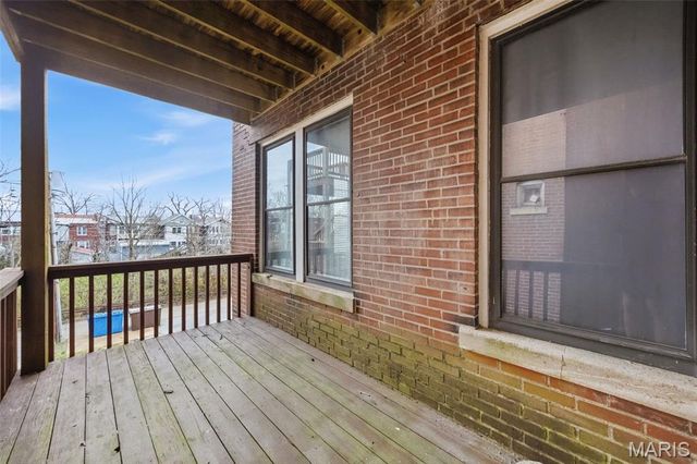 5845 Nina Place 2W, St Louis, MO 63112