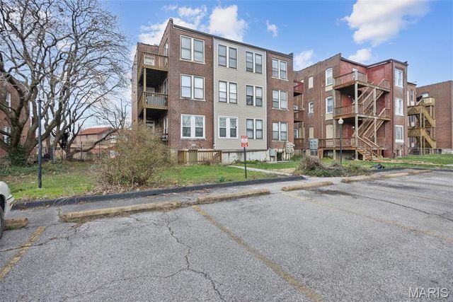 5845 Nina Place 2W, St Louis, MO 63112