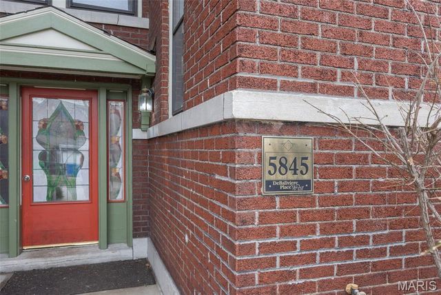 5845 Nina Place 2W, St Louis, MO 63112