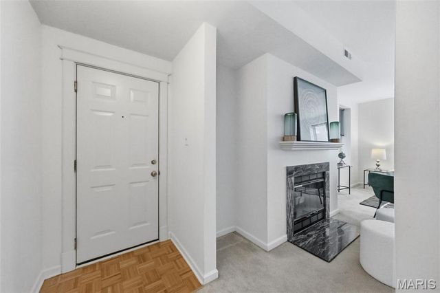 5845 Nina Place 2W, St Louis, MO 63112