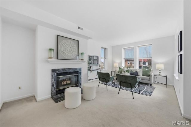 5845 Nina Place 2W, St Louis, MO 63112