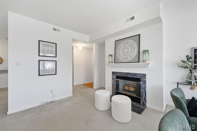 5845 Nina Place 2W, St Louis, MO 63112