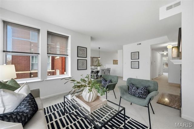 5845 Nina Place 2W, St Louis, MO 63112