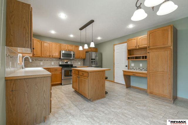 7414 S 48th Street, Lincoln, NE 68516