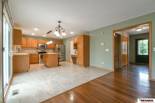 7414 S 48th Street, Lincoln, NE 68516