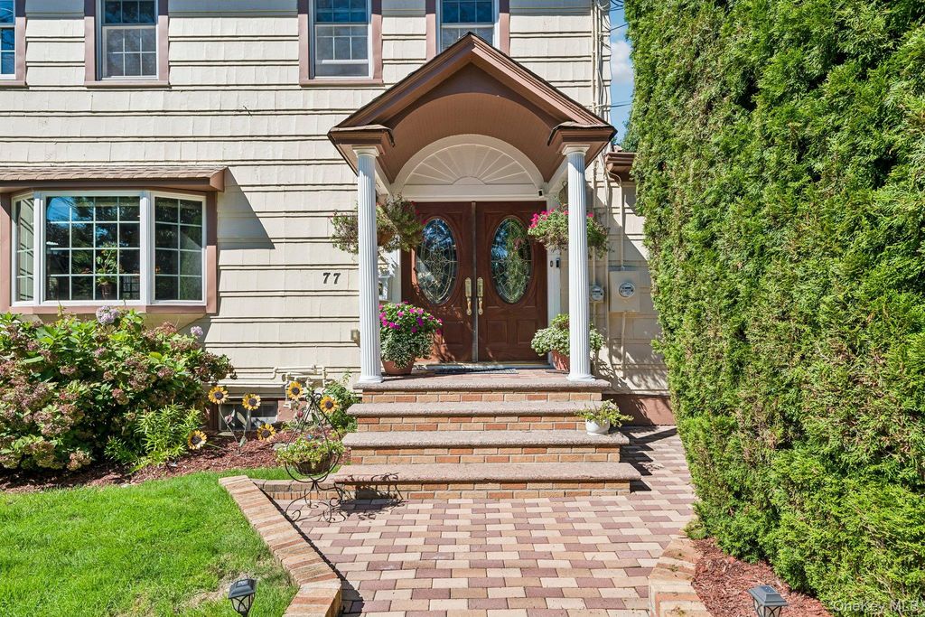 77 Jefferson Avenue, Roslyn Heights, NY 11577 — photo 2