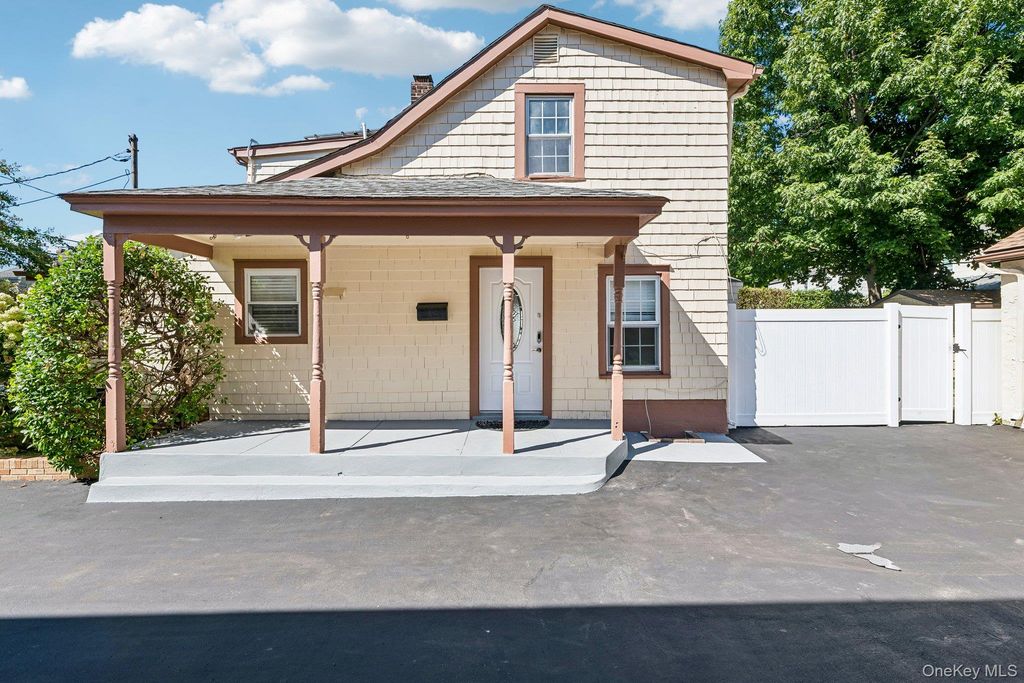 77 Jefferson Avenue, Roslyn Heights, NY 11577 — photo 3