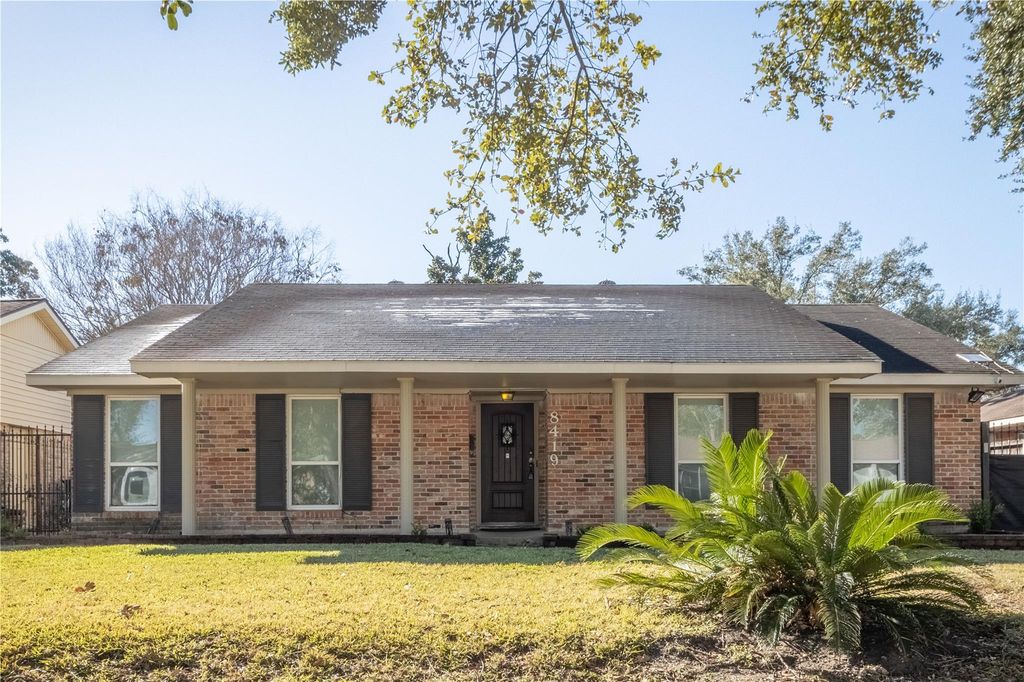 8419 Sharpview Drive, Houston, TX 77036
