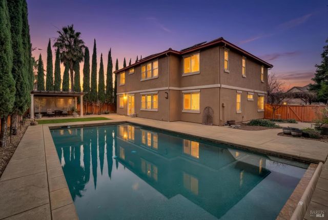 1007 Canterbury Ct, Vacaville, CA 95687