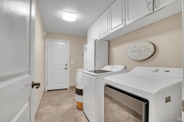 1007 Canterbury Ct, Vacaville, CA 95687